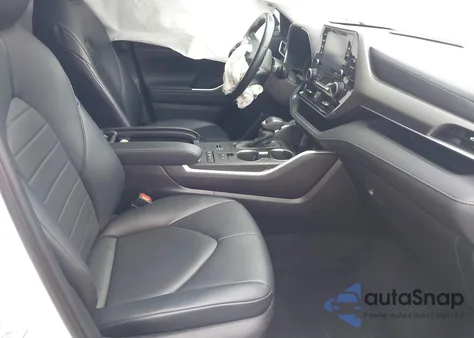 2021 Toyota Highlander Hybrid Xle z USA, uszkodzony, nr VIN 5TDGBRCH6MS531611